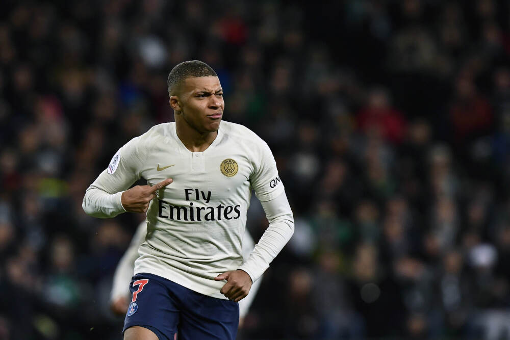 健康状态下真的强！莱昂纳德已连续10场得分20+ 赛季场均24.8分